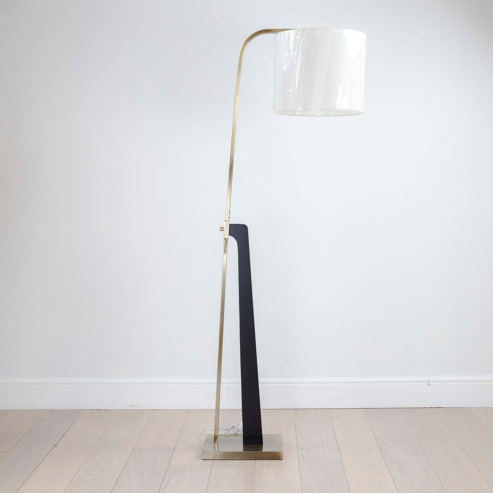 LAMPARA DE PISO COBRIDIGE GOLD - VERANDA INTERIORES